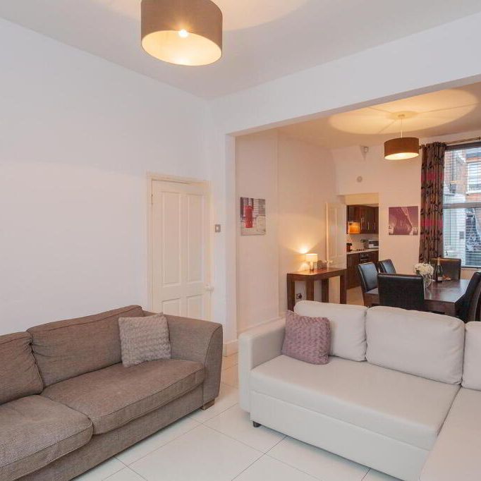 21 Deramore Street, Belfast, BT7 3FS - Photo 1