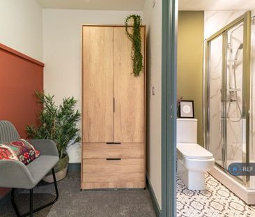 1 bedroom in a house share to rent - Photo 3
