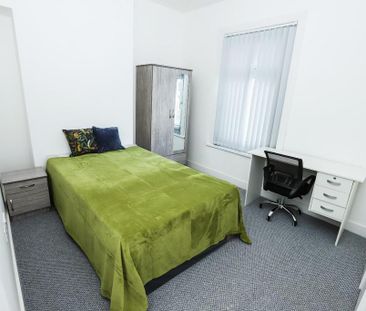 4 bedroom terraced house to rent - Photo 2