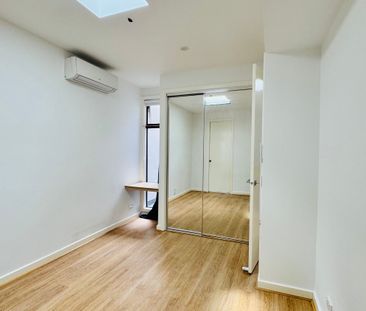 Kensington - Photo 1