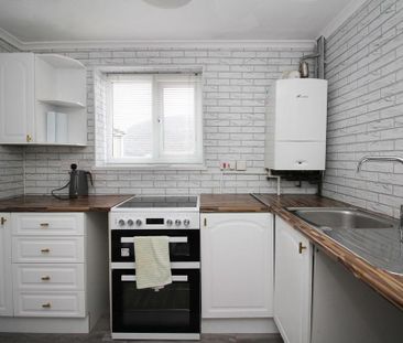 3 bedroom terraced house to rent - Photo 3