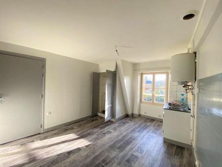 Location Appartement 1 pièce 37m² VIVONNE 86370 - Photo 2