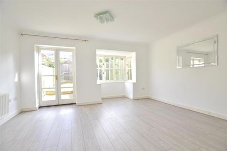 3 bedroom end of terrace house to rent - Photo 2
