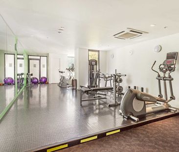 LUXURY EXECUTIVE ONE BEDROOM APARTMENT WITH STORAGE CAGE, BALCONY W... - Photo 3