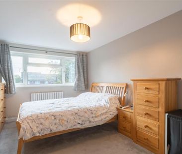 4 bedroom semi-detached house to rent - Photo 3