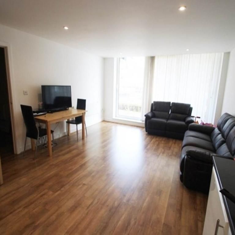 2 bedroom flat to rent - Photo 1