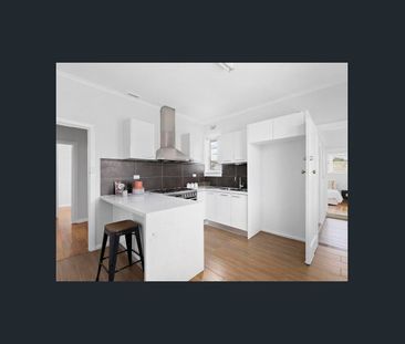 Stylish Coburg Hill Sanctuary - Photo 6