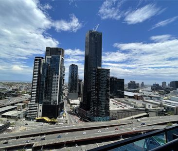 Stunning One Bedder with beautiful view in Southbank! - Photo 3