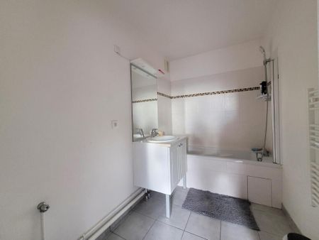 Location Appartement 2 pièces 47m² ST ROMAIN DE COLBOSC 76430 - Photo 4