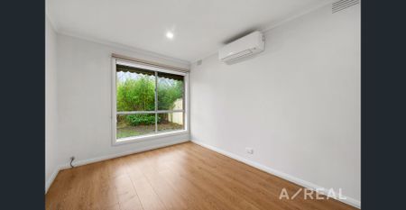 Stylish Family Townhouse in Prestigious Glen Waverley Secondary College Zone - Photo 4
