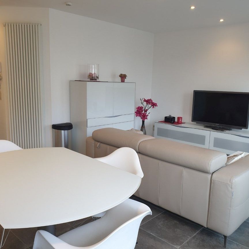 Recent modern 2 slaapkamer -appartement in het centrum van Koksijde en op een boogscheut van de Zeedijk en het strand - Photo 1
