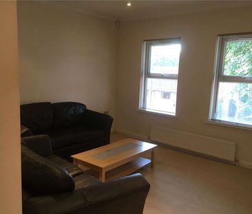 A one bedroom first floor flat to rent, located to the west of Read... - Photo 4