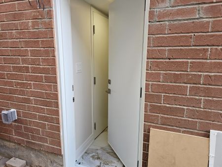 For Lease - 17 Dragonfly Crescent, Toronto, Ontario - Photo 3