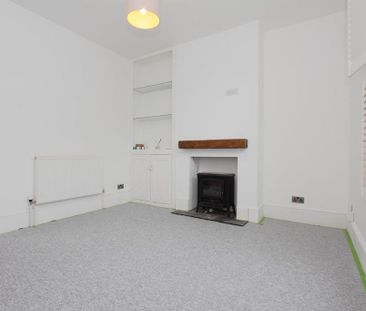 3 bedroom end of terrace house to rent - Photo 2