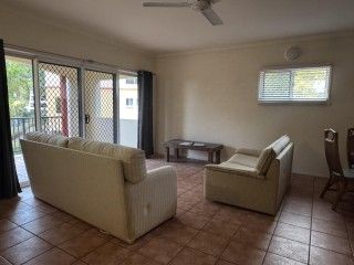 Sunlit Coastal Retreat in Hazelwood Gardens, Steps from Whitsunday Parkland - Photo 1