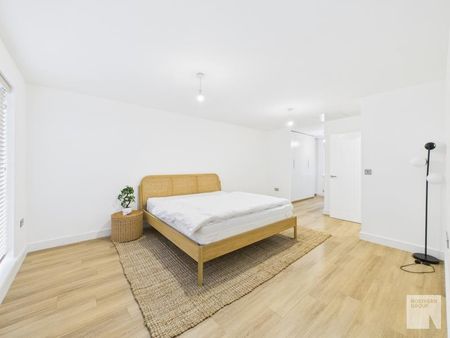 4 bedroom semi-detached house to rent - Photo 5