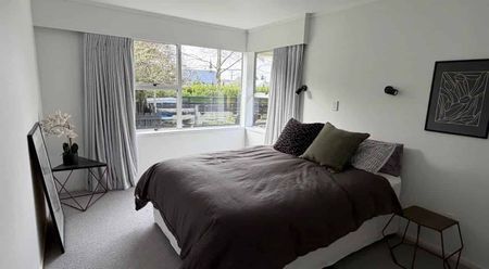 Fully Furnished Family Home with Pool - Photo 3