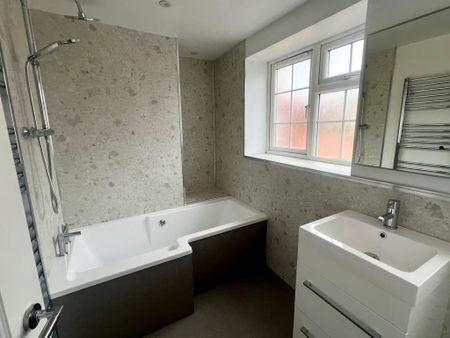 3 bedroom terraced house to rent - Photo 4