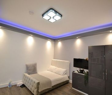 6 bedroom house to rent - Photo 1