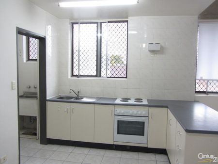 Spacious Second Floor Unit - Photo 5