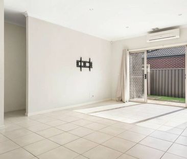 Low Maintenance Living in a Quiet Court Setting - Photo 1