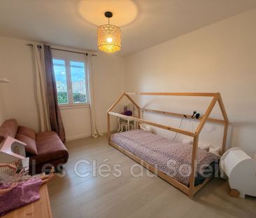 Location Maison 4 pièces 89m² LA CRAU 83260 - Photo 5