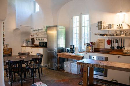 Location Maison 5 pièces 120m² OLLIOULES 83190 - Photo 5