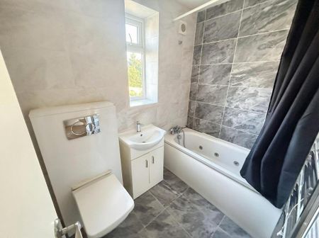 4 bedroom terraced house to rent - Photo 5