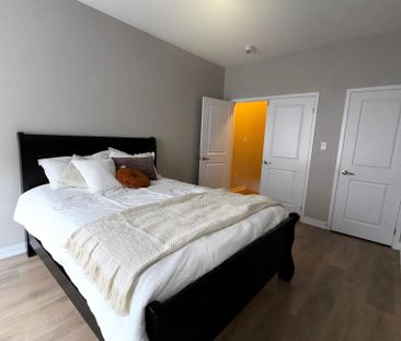 For Lease - 217 Huguenot Road, Oakville, Ontario - Photo 3