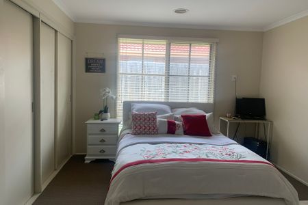 9 Edeys Run, Hampton Park VIC - Photo 5