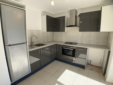 3 bedroom semi-detached bungalow to rent - Photo 2
