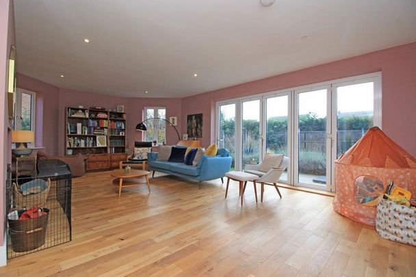 5 bedroom detached house to rent - Photo 1