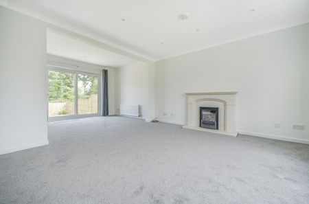 4 bedroom detached house to rent - Photo 2