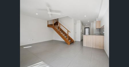 MODERN TOWNHOUSE CLOSE TO THE BEACH - Photo 2