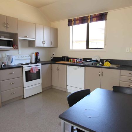 Accommodation close to S.I.T! - Photo 3