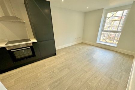 Clarendon Apartments, Canal Walk, Southampton, SO14 - Photo 5