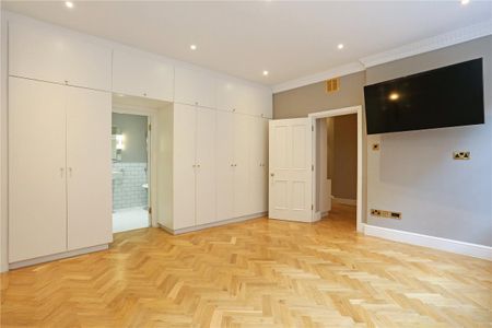 2 bedroom flat in London - Photo 2