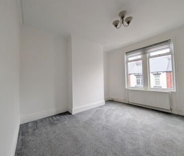 3 bedroom flat to rent - Photo 3