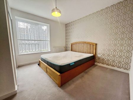 1 bedroom Flat To Let - Photo 3