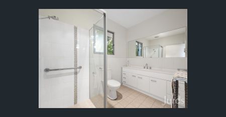 KELMAN ESTATE COTTAGE - Water Usage and lawn Maintenance Included - Photo 5