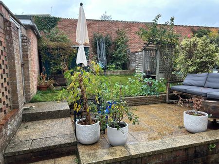 2 bedroom ground floor maisonette to rent - Photo 2