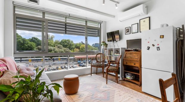 Superb Apartment with Carpark - Photo 1