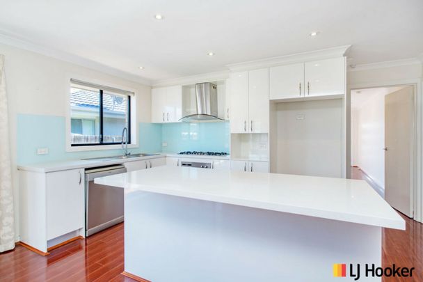 4 Bedroom home with room! - Photo 1