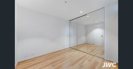 Sky-High City Living in the Heart of Southbank! - Photo 5