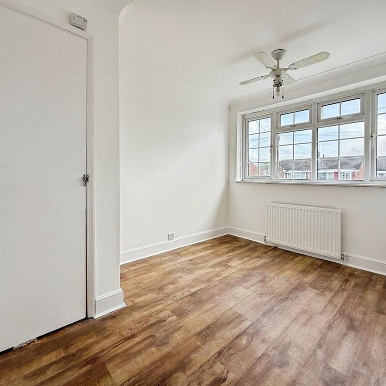 3 bedroom end of terrace house to rent - Photo 1