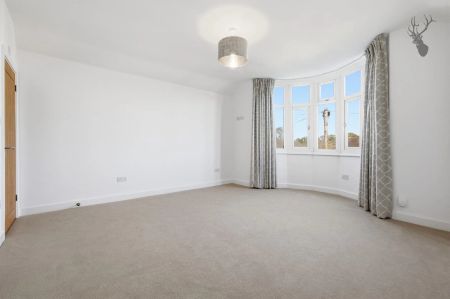 4 Bedroom House - Detached - Photo 3