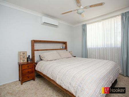 Beautiful, Large, Family Home - Photo 3