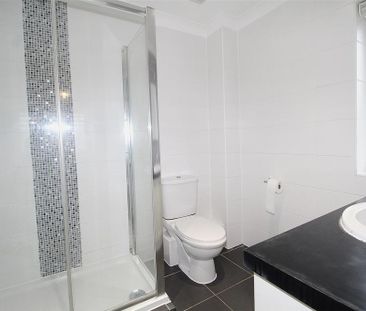 4 bedroom detached house to rent - Photo 3