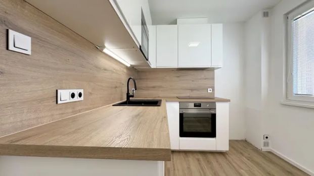 Pronájem bytu 1+1, Kladno, Ukrajinská ul. 40 m - Fotografie 1
