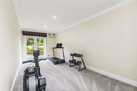 Stunning six bedroom family home situation between Water end and Potten End - Photo 5